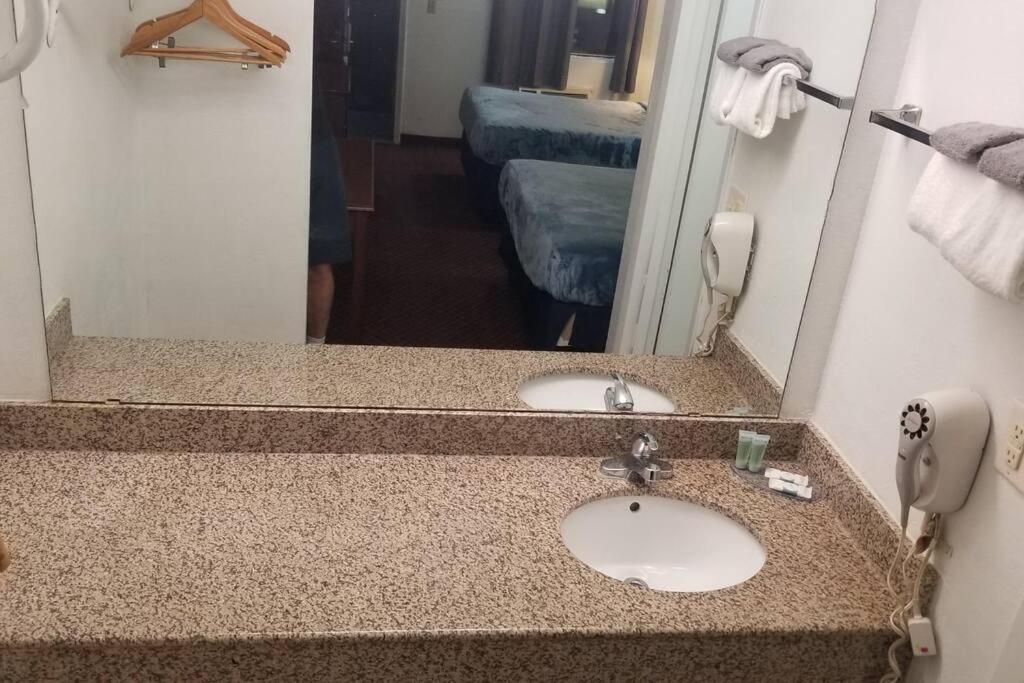 Hotel 2 Queen Beds Hotel Room 222 Wi-Fi Hot Tub Booking Stillwater Εξωτερικό φωτογραφία